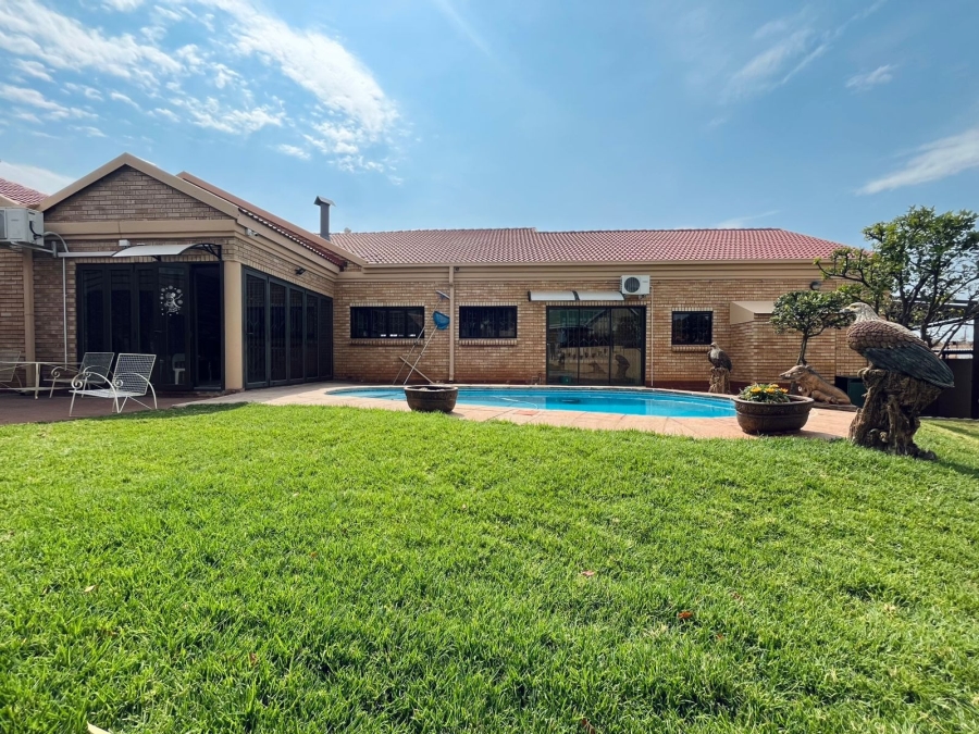 3 Bedroom Property for Sale in Safari Gardens North West